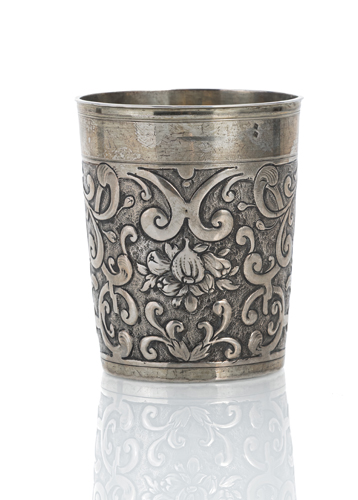 <b>Becher mit Bandelwerk</b>