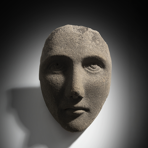 <b>Maskenartiges Gesichtsrelief aus Stein</b> <b>Maskenartiges Gesichtsrelief aus Stein</b>