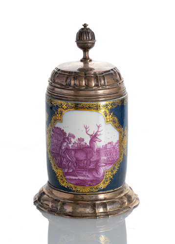 <b>A SILVER MOUNTED MEISSEN PORCELAIN TANKARD</b> <b>A SILVER MOUNTED MEISSEN PORCELAIN TANKARD</b>