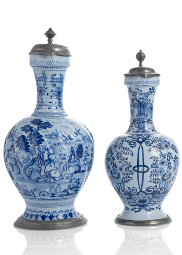 <b>Zwei Enghalskrüge mit Blaudekor</b>