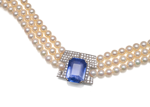 <b>Prächtiges Perlencollier Mit Blauem Saphir-Diamant-Schloss</b>