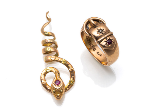 <b>Ring und Anhänger in Schlangenform</b>