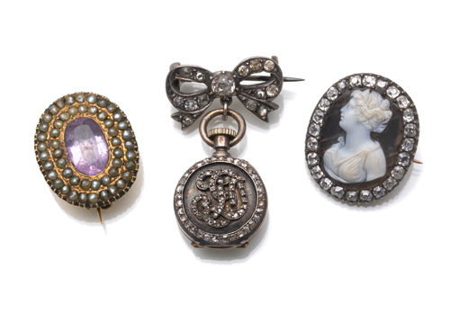 <b>Kleines Konvolut mit Uhr</b>