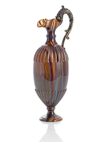 <b>Zierkanne aus geschnittenem Achat</b>