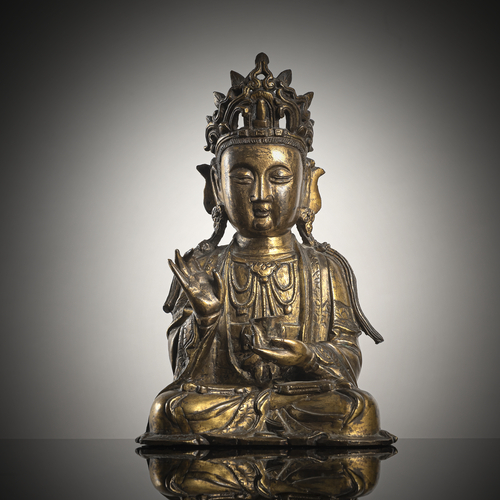 <b>Feuervergoldete Bronze des Guanyin im Meditationssitz, die rechte Hand erhoben</b> <b>Feuervergoldete Bronze des Guanyin im Meditationssitz, die rechte Hand erhoben</b>
