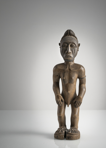 <b>Stehende, männliche Figur “Blolo Bian”</b> <b>Stehende, männliche Figur “Blolo Bian”</b>