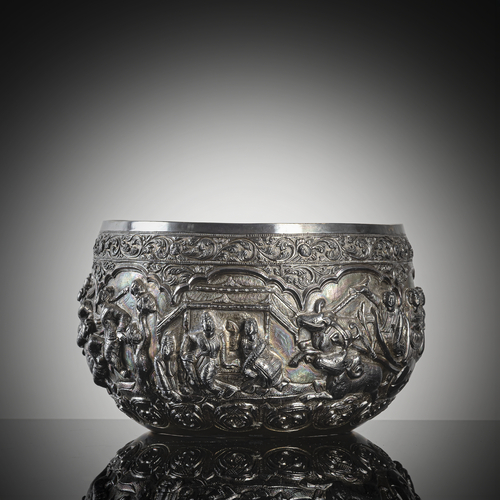 <b>'Thabeik'-Schale aus Silber mit Reliefdekor versch. Figuren und Tiere aus der burmesischen Folklore</b> <b>'Thabeik'-Schale aus Silber mit Reliefdekor versch. Figuren und Tiere aus der burmesischen Folklore</b>