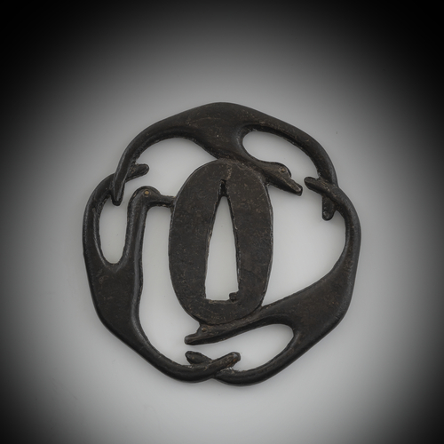 <b>Tsuba aus Eisen mit Kranichen</b> <b>Tsuba aus Eisen mit Kranichen</b>