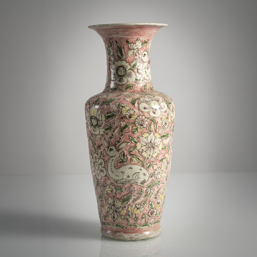 <b>Vase mit reliefiertem Fond</b> <b>Vase mit reliefiertem Fond</b>