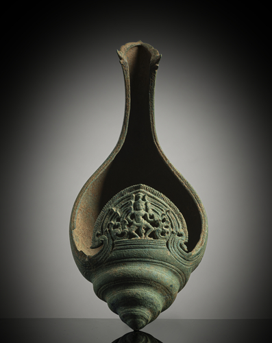 <b>RITUELLE MUSCHEL AUS BRONZE</b> <b>RITUELLE MUSCHEL AUS BRONZE</b>