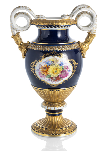 <b>A LARGE MEISSEN BLUE FOND AND GILT SNAKE HANDLE VASE</b> <b>A LARGE MEISSEN BLUE FOND AND GILT SNAKE HANDLE VASE</b>