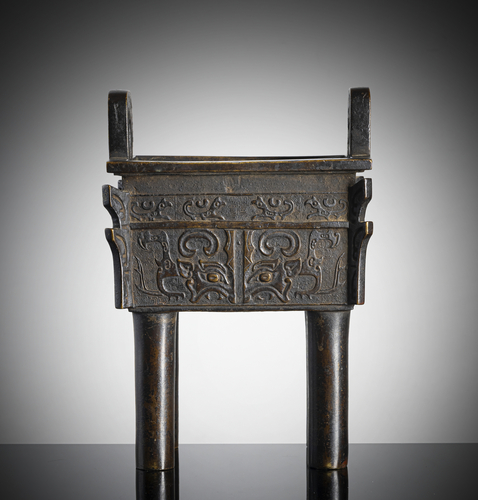 <b>Weihrauchbrenner aus Bronze in Form des Speisegefäßes 'fang ding' im archaischen Stil</b> <b>Weihrauchbrenner aus Bronze in Form des Speisegefäßes 'fang ding' im archaischen Stil</b>