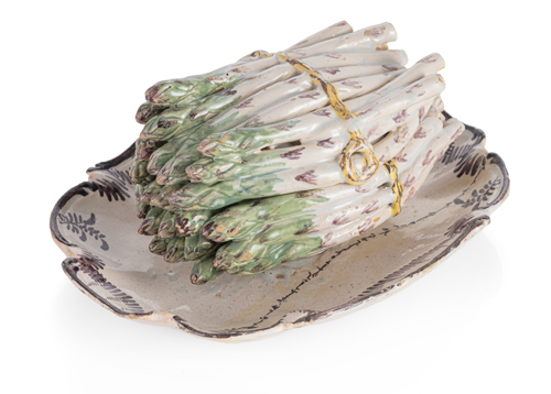 <b>Kleine Trompe d'Oeil Terrine in Form eines Spargelbundes</b>