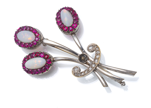 <b>Blumenbrosche mit Opalen & Rubine</b>