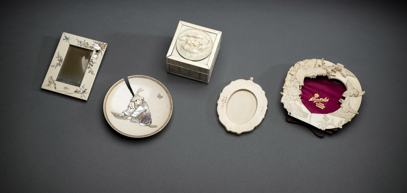 <b>A GROUP OF THREE CARVED PICTURE FRAMES, AN INVORY BOX AND COVER AND A DISH, PARTLY WITH SHIBAYAMA INLAYS</b>