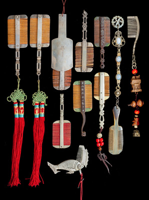 <b>Elf Kämme und Zubehör</b>