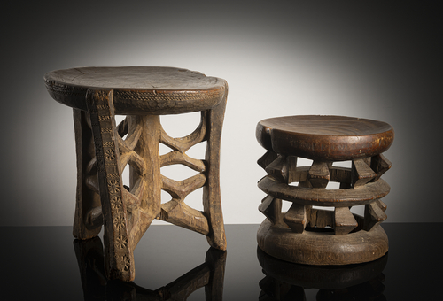 <b>Zwei Hocker aus Holz</b> <b>Zwei Hocker aus Holz</b>