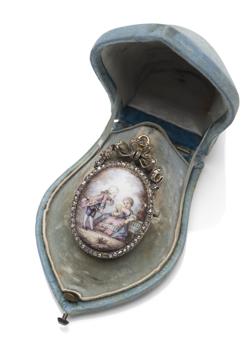 <b>Klassizismus Brosch-/Anhänger mit feiner Porzellanmalerei</b> <b>Klassizismus Brosch-/Anhänger mit feiner Porzellanmalerei</b>