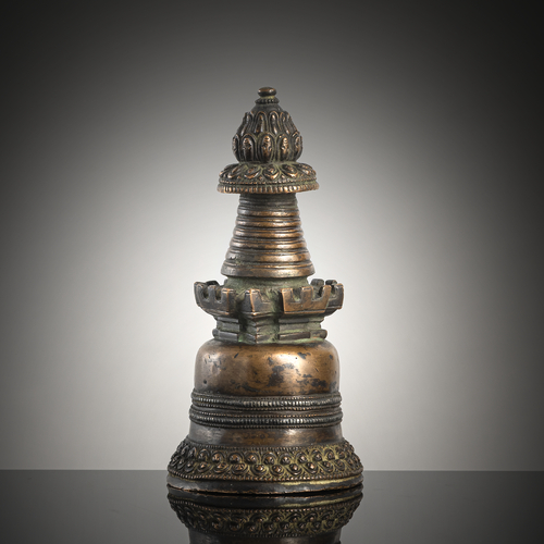 <b>Stupa aus Kupfer mit Silbereinlagen</b> <b>Stupa aus Kupfer mit Silbereinlagen</b>