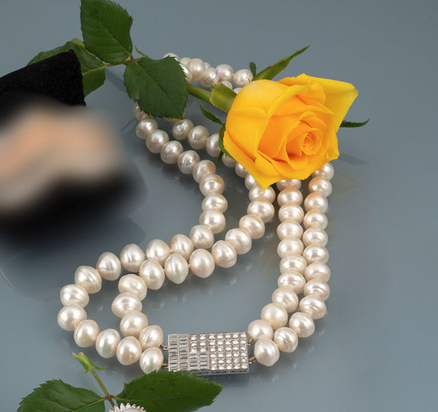 <b>A TWO ROW SOUTH SEA CULTURED PEARL NECKLACE WITH A FINE DIAMOND CLASP</b>