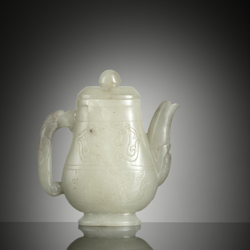 <b>Kleine Kanne aus Jade mit archaistischem Ritzdekor</b>