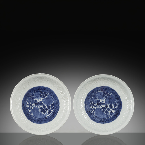 <b>PAAR FEINE BLAU-WEISSE 'GRASHÜPFER'-TELLER</b> <b>PAAR FEINE BLAU-WEISSE 'GRASHÜPFER'-TELLER</b>
