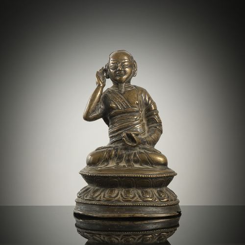 <b>BRONZEFIGUR EINES LAMAS, MÖGLICHERWEISE MILAREPA</b> <b>BRONZEFIGUR EINES LAMAS, MÖGLICHERWEISE MILAREPA</b>