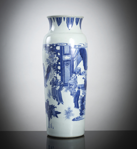 <b>Schöne Vase aus Porzellan mit unterglasurblauem Dekor einer Romanszene</b> <b>Schöne Vase aus Porzellan mit unterglasurblauem Dekor einer Romanszene</b>