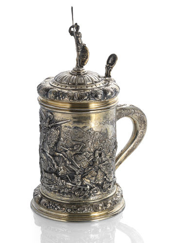 <b>Silber-Humpen mit Schlachtenszene</b> <b>Silber-Humpen mit Schlachtenszene</b>