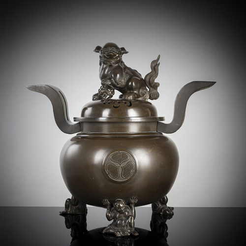 <b>Großer dreifüßiger Weihrauchbrenner aus Bronze</b> <b>Großer dreifüßiger Weihrauchbrenner aus Bronze</b>