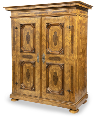 <b>Barocker Hallenschrank</b> <b>Barocker Hallenschrank</b>