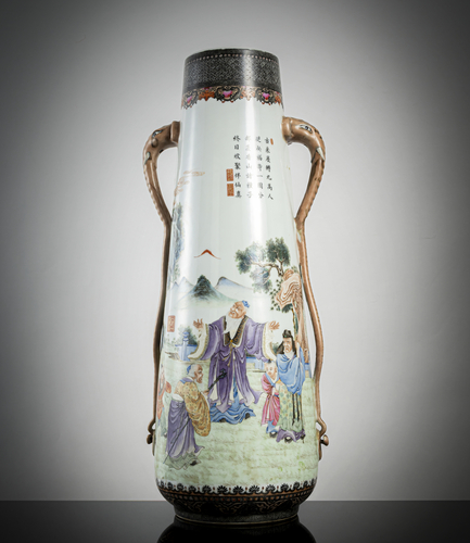 <b>Feine und große Vase aus Porzellan mit Figurenszene und Gedichtaufschrift</b> <b>Feine und große Vase aus Porzellan mit Figurenszene und Gedichtaufschrift</b>