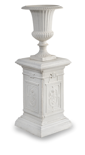 <b>Gartenvase mit Stand</b> <b>Gartenvase mit Stand</b>