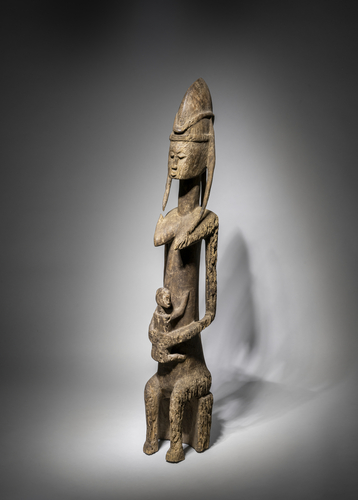 <b>Sitzende Mutterfigur “Gwan dusu”</b> <b>Sitzende Mutterfigur “Gwan dusu”</b>
