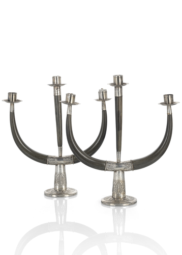 <b>Paar Silber-Kerzenständer mit Hornschaft</b> <b>Paar Silber-Kerzenständer mit Hornschaft</b>