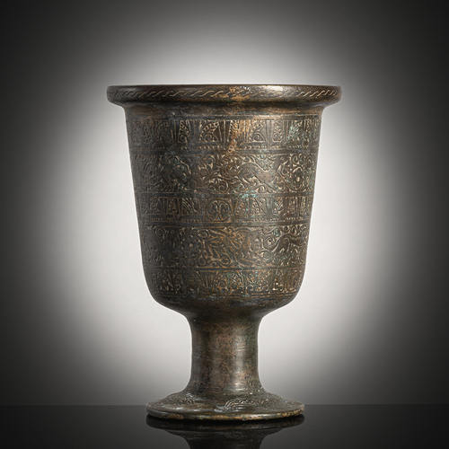 <b>Gravierter Bronzebecher</b> <b>Gravierter Bronzebecher</b>