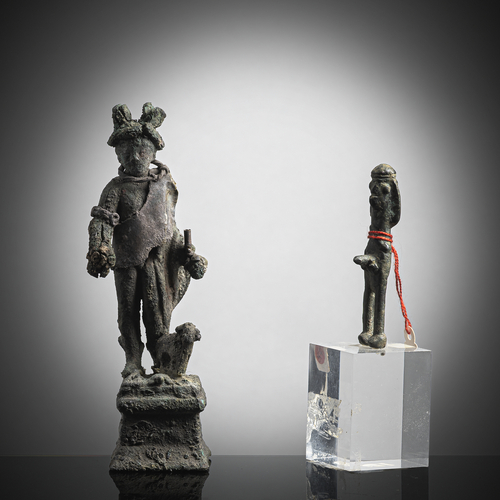 <b>Zwei Bronzefiguren</b> <b>Zwei Bronzefiguren</b>