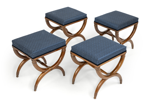 <b>Serie von vier Empire Scherenhockern</b> <b>Serie von vier Empire Scherenhockern</b>