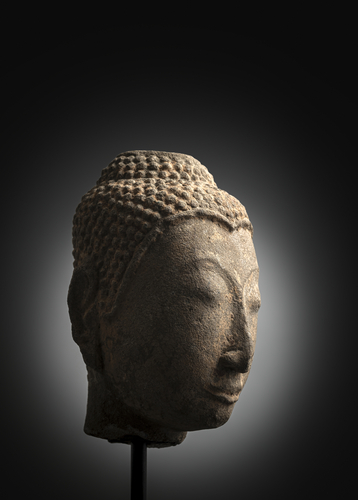 <b>Kopf des Buddha Shakyamuni aus Sandstein</b> <b>Kopf des Buddha Shakyamuni aus Sandstein</b>