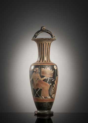 <b>Rotfigurige Amphora mit gebogenem Henkel</b> <b>Rotfigurige Amphora mit gebogenem Henkel</b>