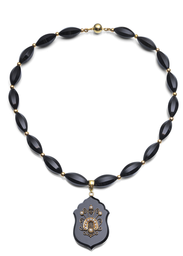 <b>Onyx Medaillon-Collier</b> <b>Onyx Medaillon-Collier</b>
