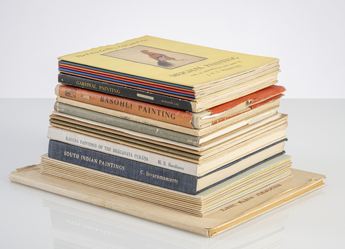 <b>Gruppe von 21 Büchern/ Katalogen zu indischer Miniatur-Malerei und Malerei</b> <b>Gruppe von 21 Büchern/ Katalogen zu indischer Miniatur-Malerei und Malerei</b>
