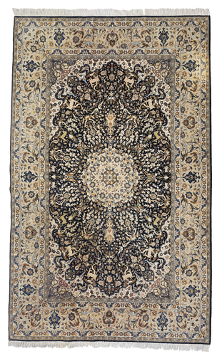 <b>Teppich mit floralem Dekor und Tierdarstellungen</b> <b>Teppich mit floralem Dekor und Tierdarstellungen</b>