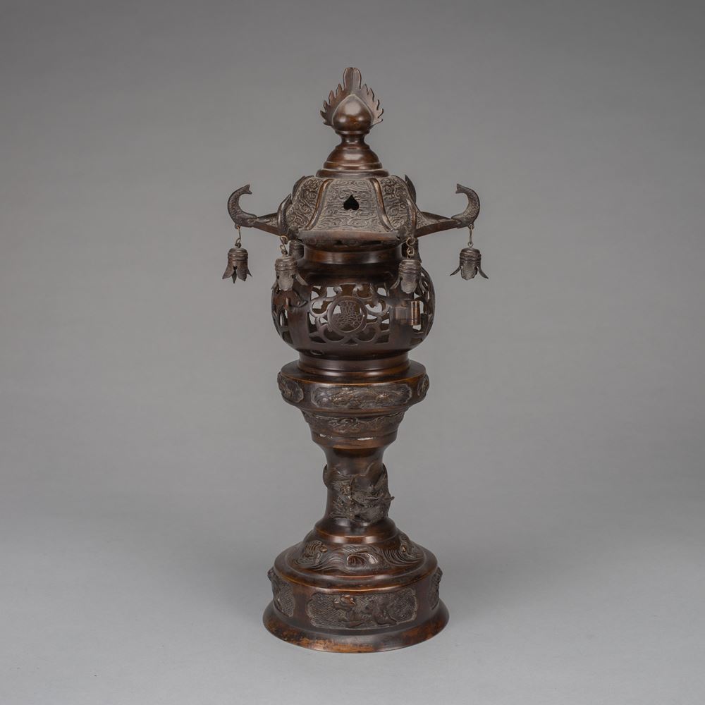 <b>A DRAGON RELIEF BRONZE KORO</b>