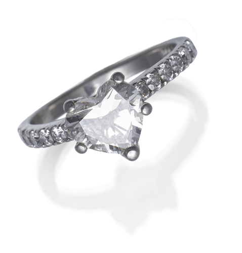 <b>Diamantherz Ring</b> <b>Diamantherz Ring</b>