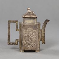 <b>A SILVER FLORAL RELIEF TEAPOT</b>