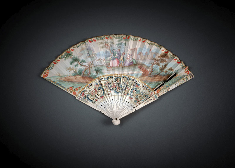 <b>A FINELY PAINTED CARVED IVORY AND VELLUM FAN</b>
