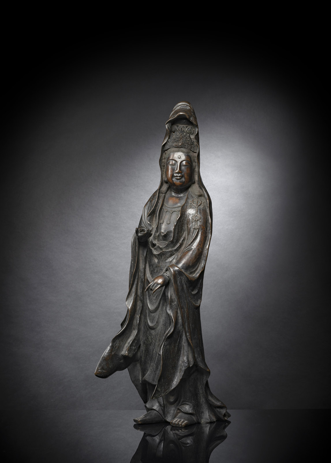 <b>A LARGE BRONZE FIGURE OF STANDING KANNON</b>