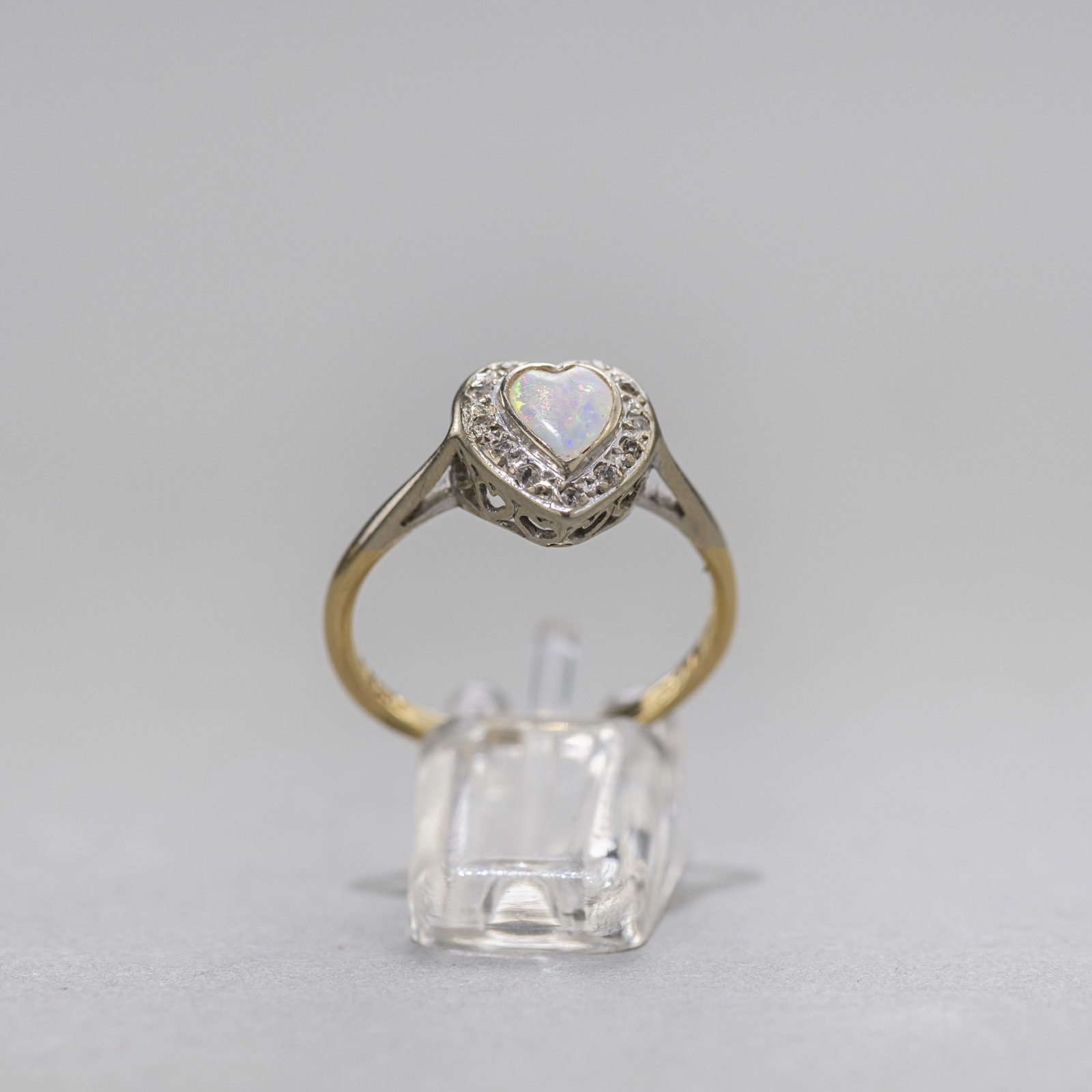 <b>HART SHAPED RING WITH WHITE OPAL</b>