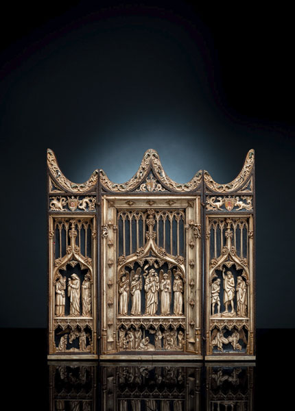 <b>Prunkvolles Altartriptychon im gotischen Stil</b>